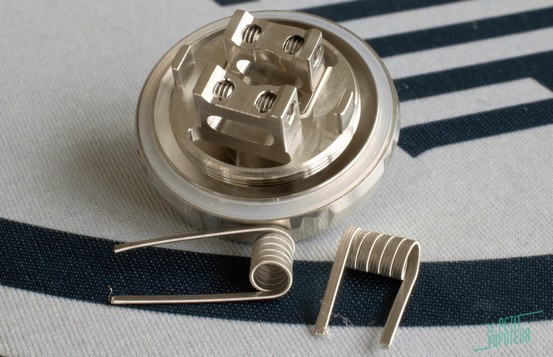 atomiseur-zeus-x-rta-geekvape-blog-le-petit-vapoteur (2)